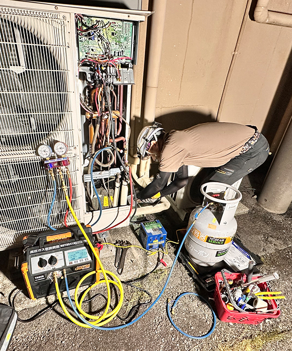 フロン回収装置搬入